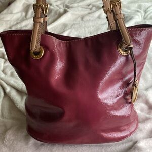 Stunning MICHAEL Michael Kors Mauve Patent Leather Shoulder Bag